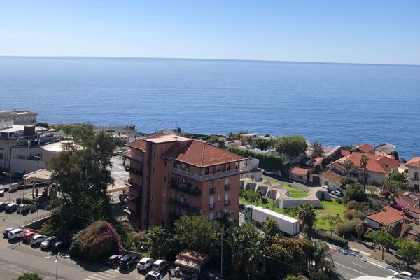 Spacious penthouse apartment by the sea in Catania