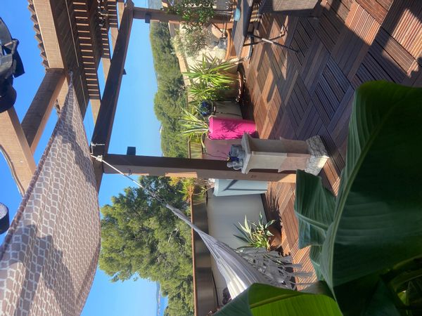 C’est un bel appartement avec une terrasse en tropezienne de 30m vue mer. Au calme dernier étage.