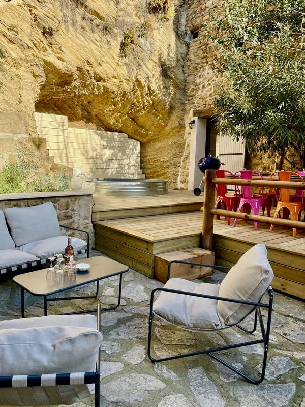 Maison de village de charme avec cour privée et stock tank pool