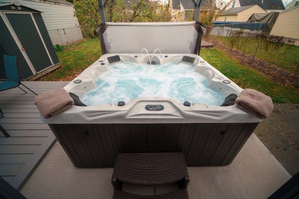 Renovated 2-Bedroom with Hot Tub