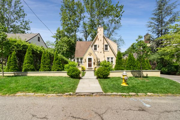 Storybook Tudor house, 35 minutes from NYC