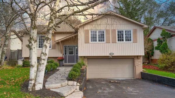 Beautiful Family Friendly Renovated Barrie Home