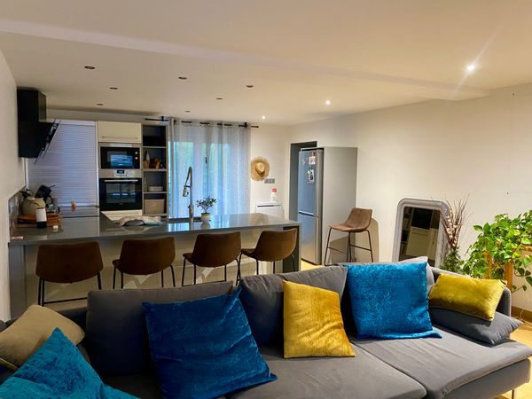 Appartement avec terrasse , au 1er étage, dans une maison de village, à la campagne