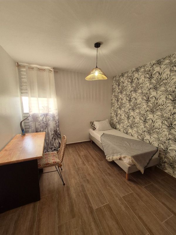 Spacieux appartement avec balcon et vue sur la Soufrière – Basse-Terre