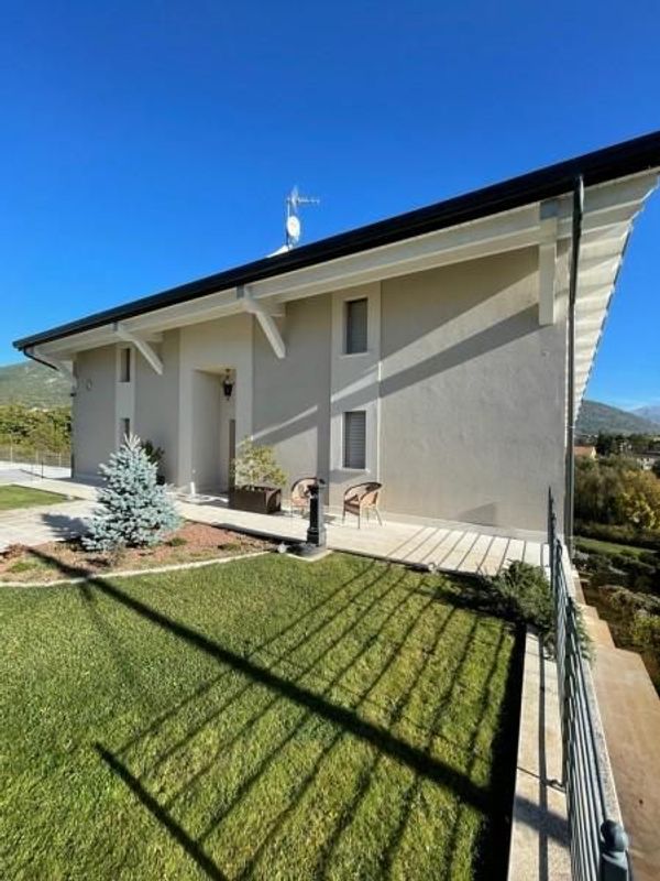 Our house is a modern residence, built in 2017, yet cozy and full of charm. Spread over a 200 square meter area, it boasts state-of-the-art construction in terms of seismic safety, energy efficiency, and designer furnishings. It offers breathtaking views of the valley and Gran Sasso, and is surrounded by a delightful garden all around.