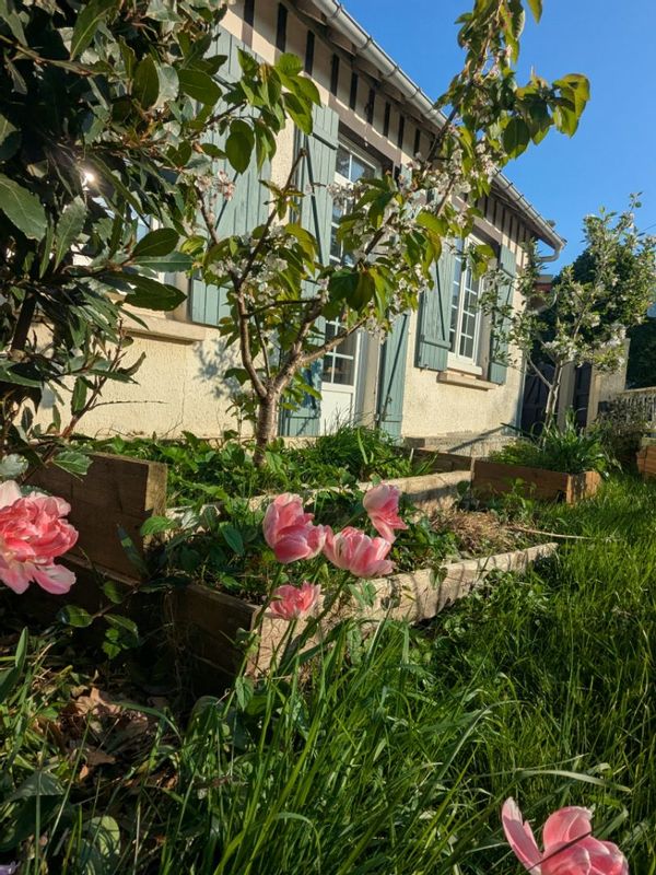Charmante petite  maison au cœur d'un village situé entre Caen et les plages du débarquement.