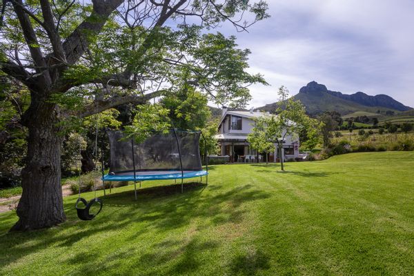 Rose House located on the tranquil Rozendal Farm in Stellenbosch