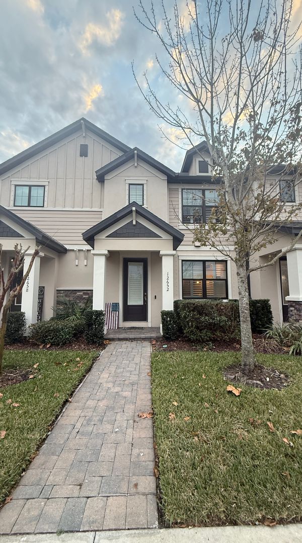 Starkey Ranch 2-story oasis