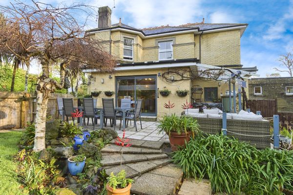 Andrew and Joanne's house - Isle of Wight - the sunniest part of the UK (29 of the last 30 years)