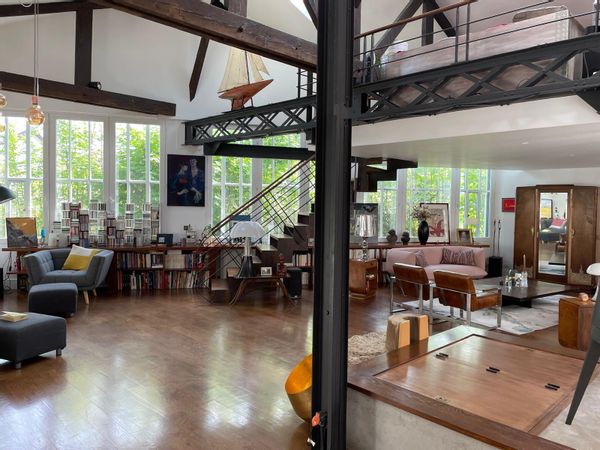 Just 15 minutes from the center of Paris, Clémence's 300m² loft