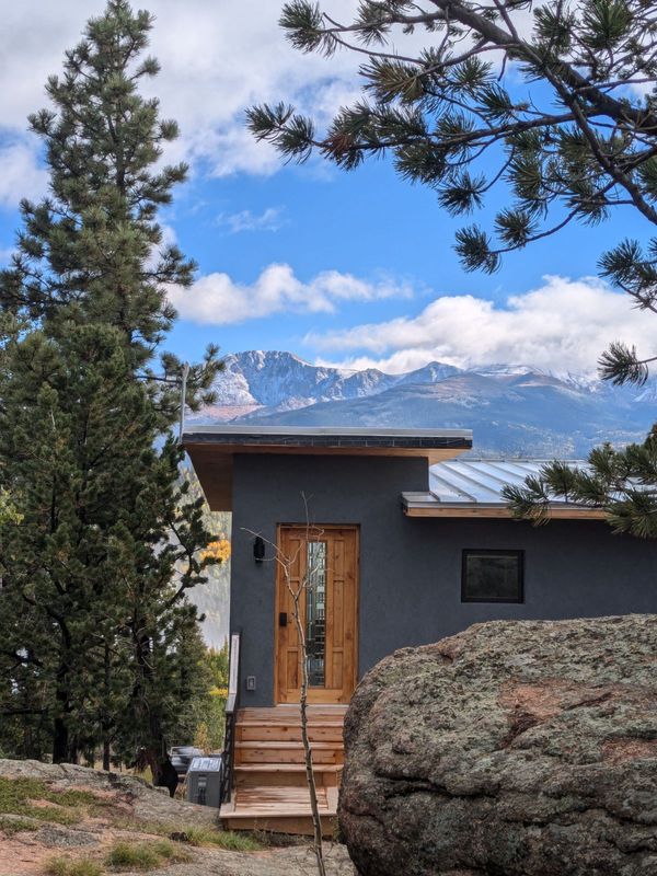 Pike’s Peak Lookout Guesthouse