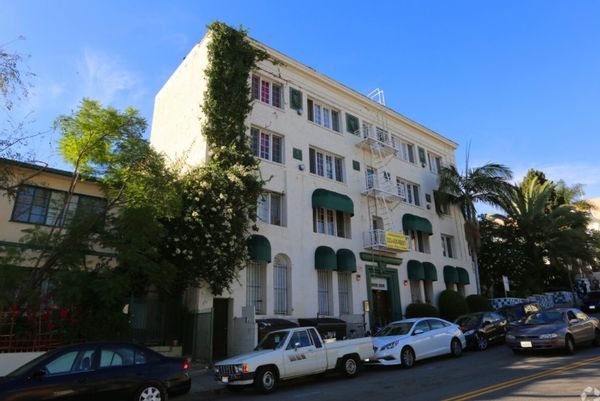 Arty Apartment in the Heart of Hollywood ♥️