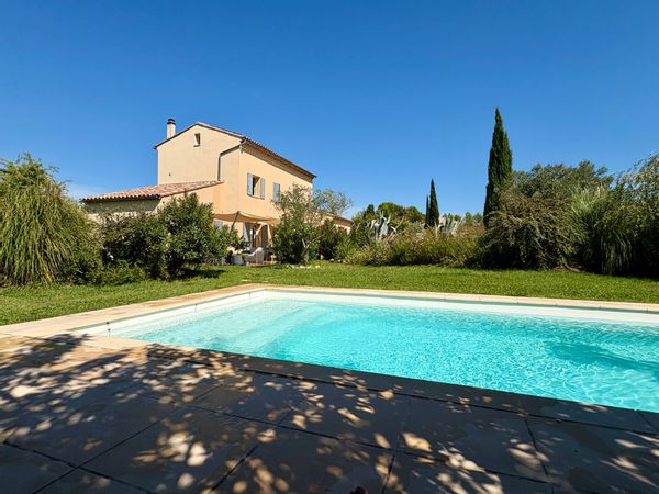 Grande maison  familiale avec Piscine au cœur de la Provence, à proximité d'Avignon et du Ventoux!