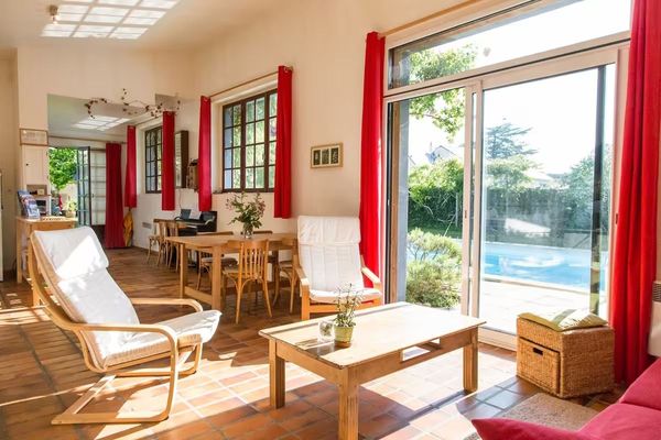 Longère lumineuse avec piscine