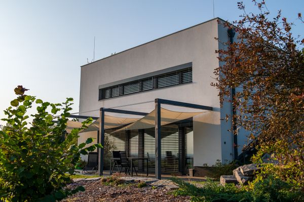 Modern Passive House in a Hillside – Perfect for Families, Nature Lovers, and Remote Work