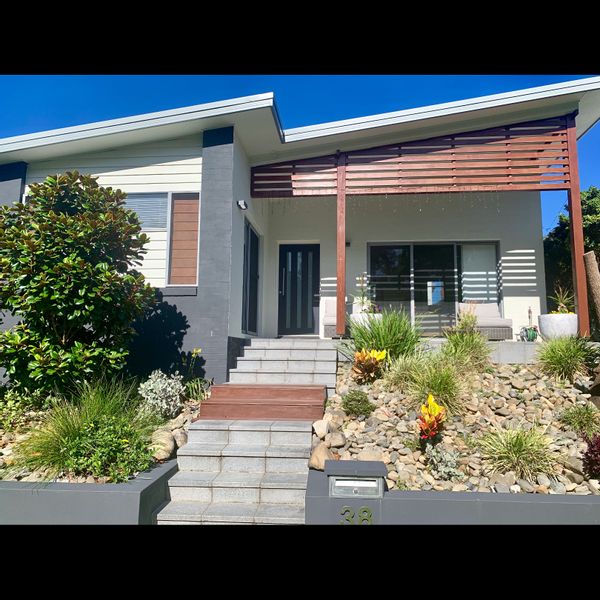 Peter & Bev’s Home
North Sapphire Beach
Coffs Harbour N.S.W. 
AUSTRALIA