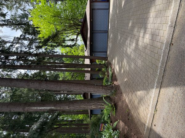 3 bedroom home nestled in a lovely wooded community in historic Oregon City.