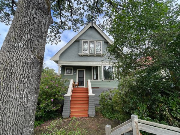 1908 heritage house on tree-lined neighbourhood in Victoria British Columbia.