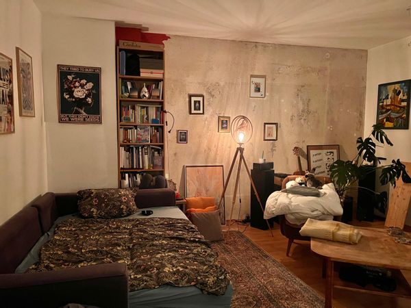Louise's spacious living room