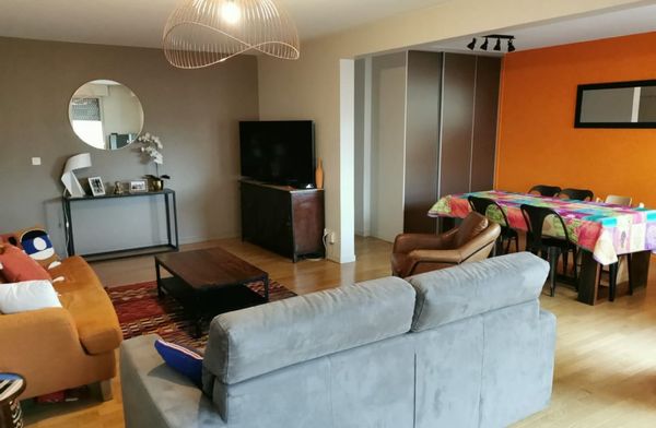 Bienvenue dans notre appartement cosy, idéal pour se détendre tout en profitant des environs !