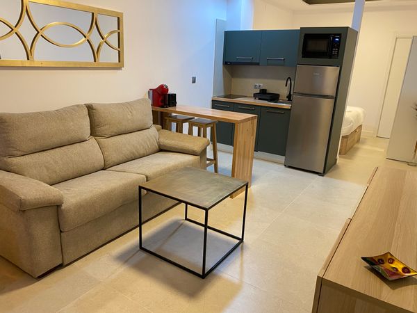 Estudio elegante en Triana corazón de Sevilla