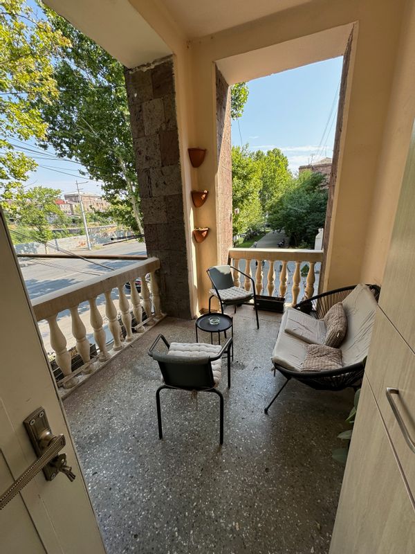 Bright 1-Bedroom with Two Balconies and Great Wi-Fi