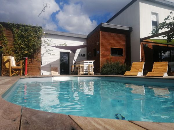 Maison avec piscine chauffée, au calme et très lumineuse au coeur d'un site naturel !