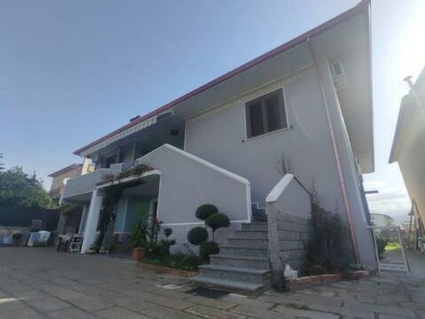 Manolo's house