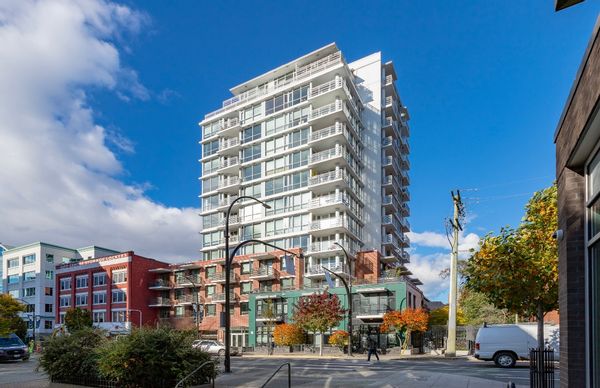 Modern Downtown Victoria Apartment