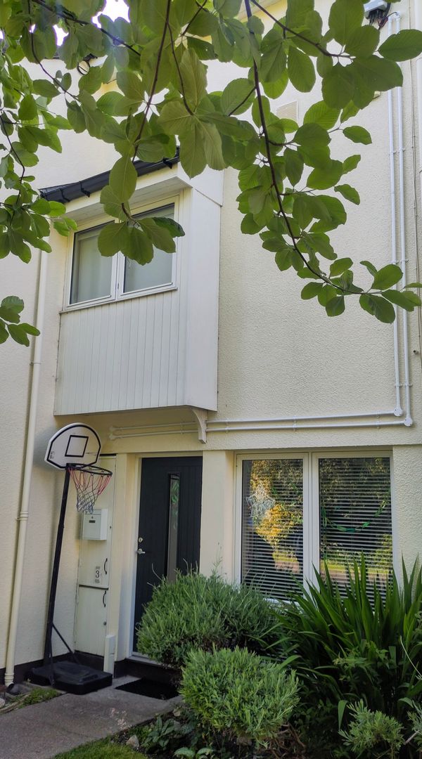Family-friendly home by the sea and only 3km from Dublin city centre.
