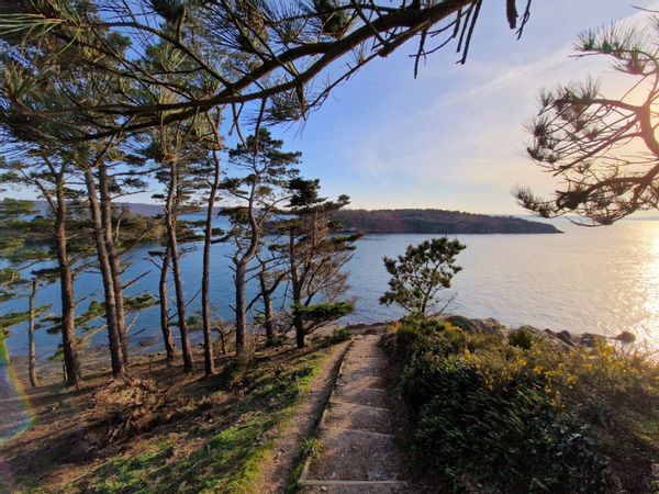 La maison au calme de Clément et Mathilde est proche des commerces ( 5min) et de la mer (20min)