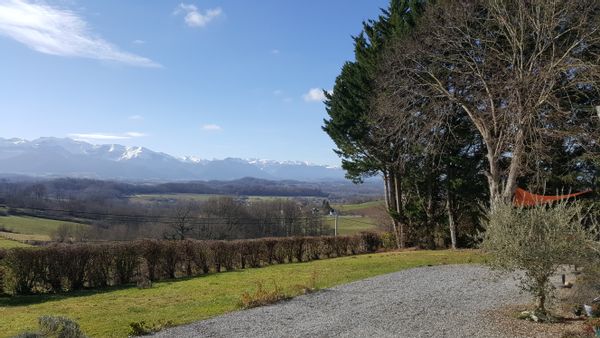 À 25 min de la Grotte de Lourdes, face aux montagnes