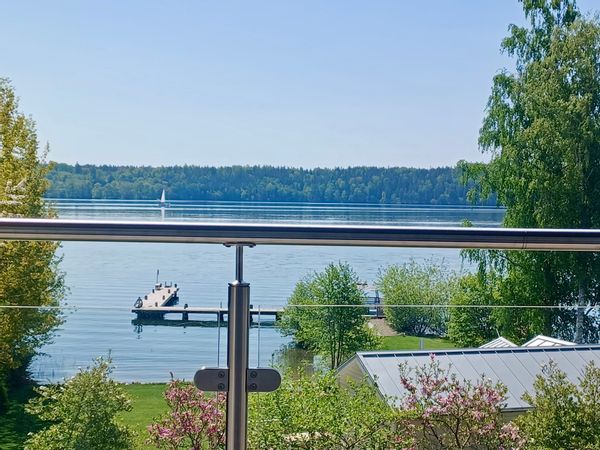 Noelle and James Lakefront Home