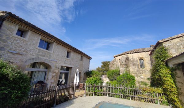 Grande maison de village à proximité d'Uzès