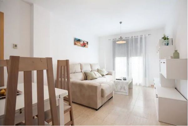 Sunny Flat next to the beach!