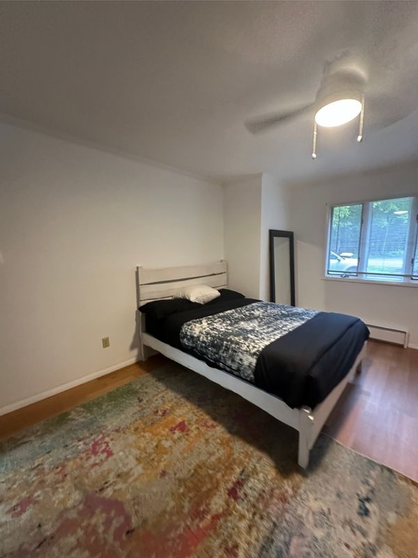 Cozy house in Poconos, next to lake.