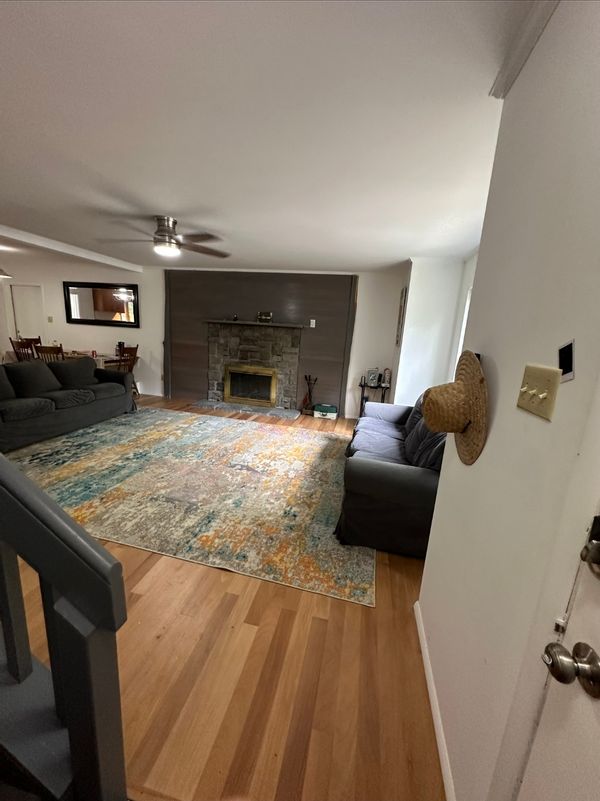 Cozy house in Poconos, next to lake.