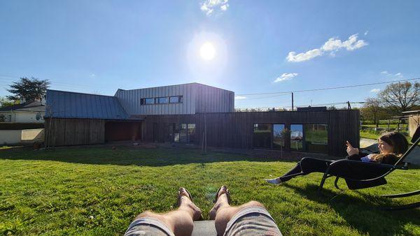Grande maison avec terrasse & jardin face à la campagne, aux portes de Rennes