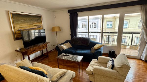 Spacious 3/4 bed 6th floor apartment - edge of Russafa, next to the Turia [available Dec 26 -Jan 3]