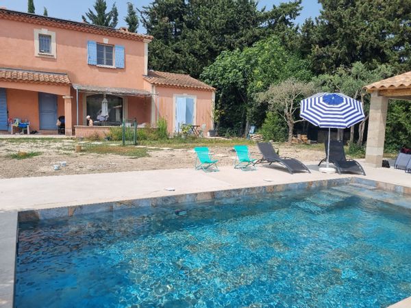 Maison dans village provençal entre Avignon et Saint Remy de Provence