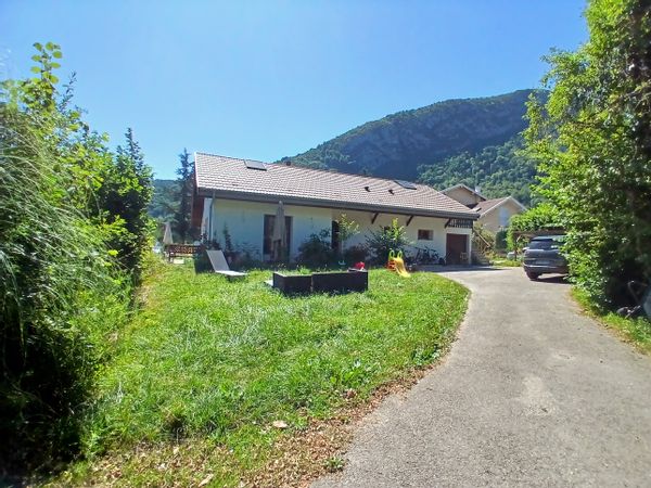 Charmante maison entre Lac et Montagnes