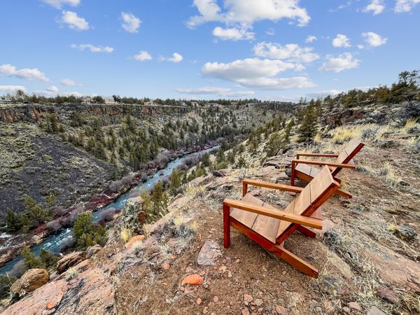 Nature Lover’s Modern Retreat on the Canyon’s Edge!