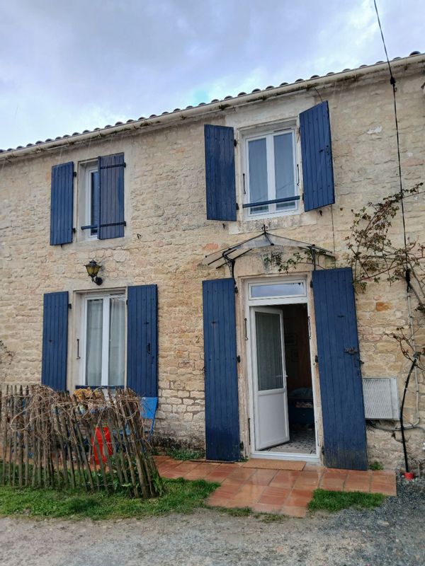 la maison aux volets bleus