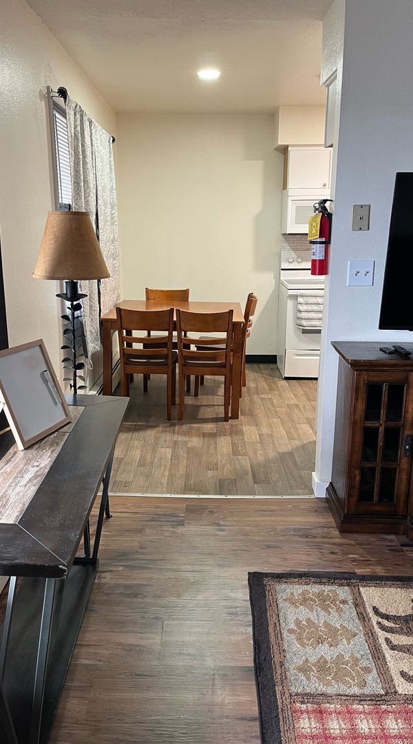 Little Moose cozy apartment in anchorage close to the highway for Alaska adventures.