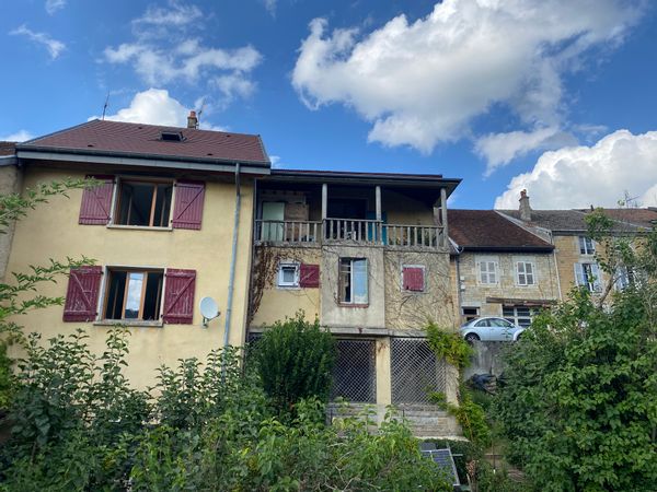 La maison entière de Chloé avec vue sur la cascade
