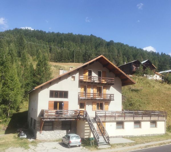 Grand appartement vue montagnes