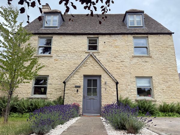 Abby's Home
Only available for UK school holidays and for direct swaps :)