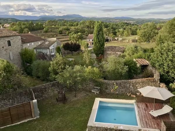Charming 1BR apt in old stone farmhouse + pool