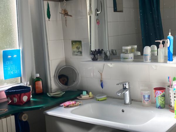 Chambre privée au centre du village