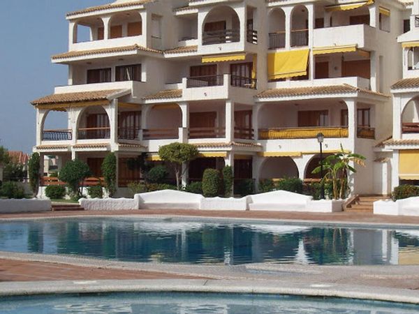 Escapada Perfecta en Santa Pola: Apartamento en Residencial Varadero